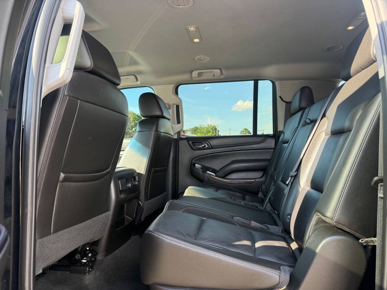 Used 2018 Chevrolet Suburban LT AWD/4WD image 8