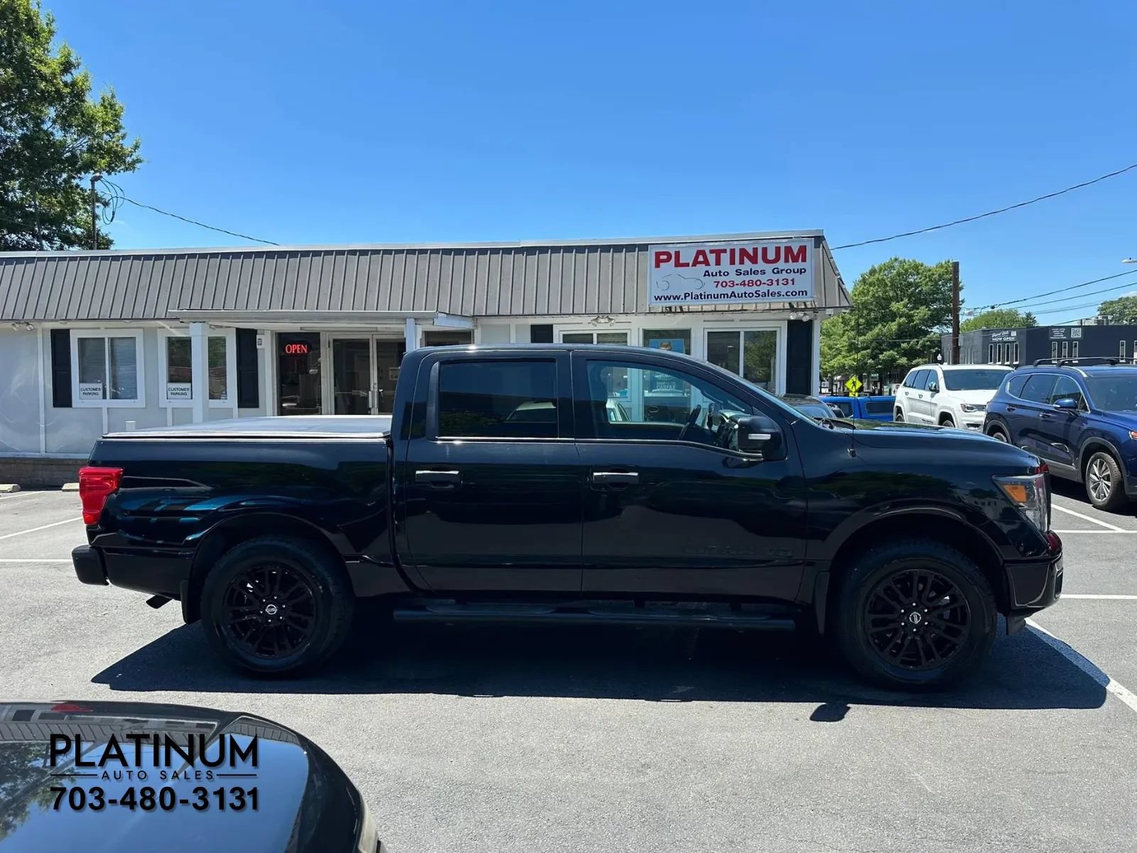 Used 2018 Nissan Titan SV w/ SV Convenience Package AWD/4WD image 2