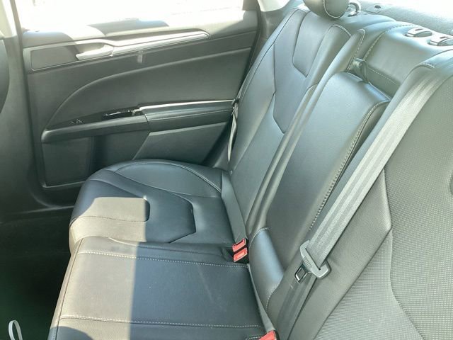 Used 2016 Ford Fusion Titanium FWD image 13