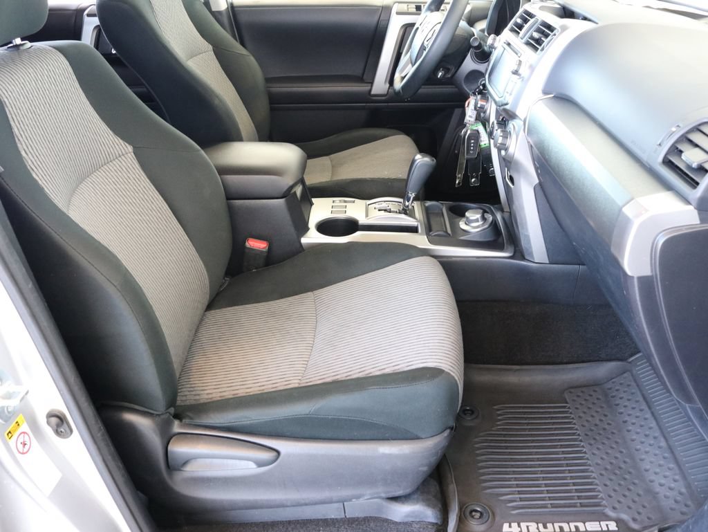 Used 2019 Toyota 4Runner SR5 AWD/4WD image 38