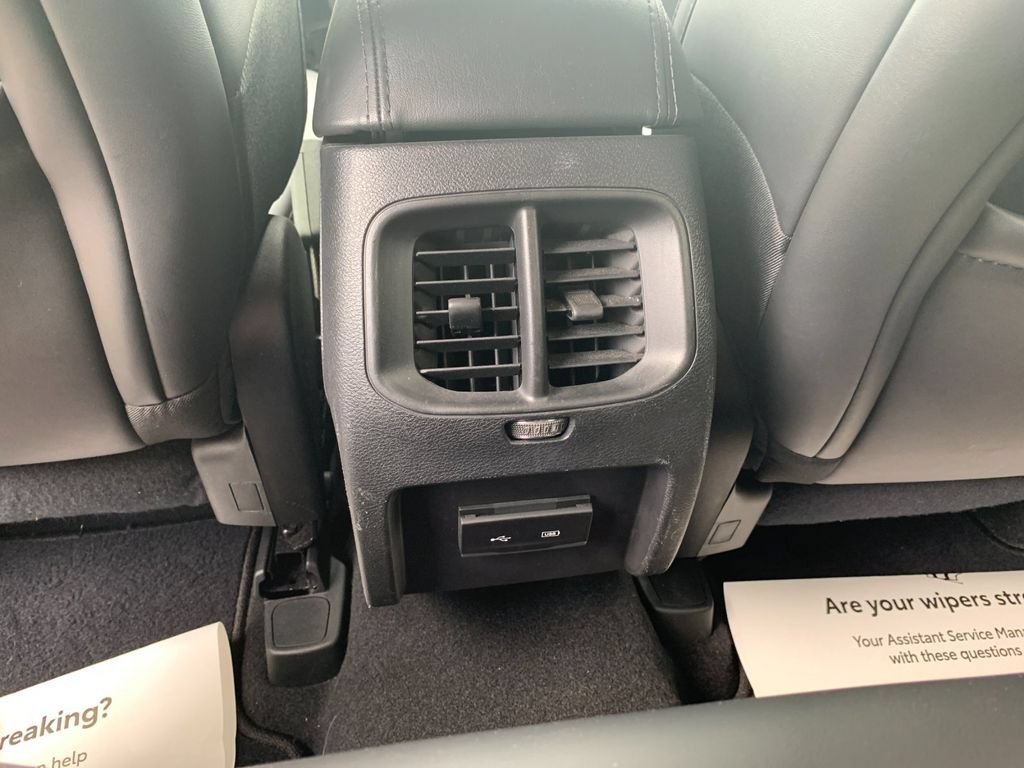 Used 2019 Jeep Cherokee Latitude Plus AWD/4WD image 15