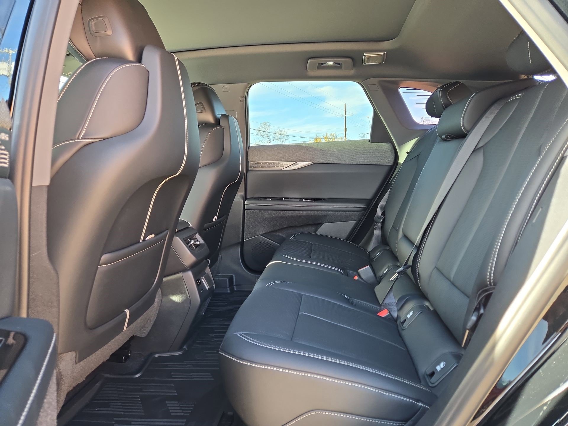 New 2026 Cadillac Optiq Luxury 2 image 13