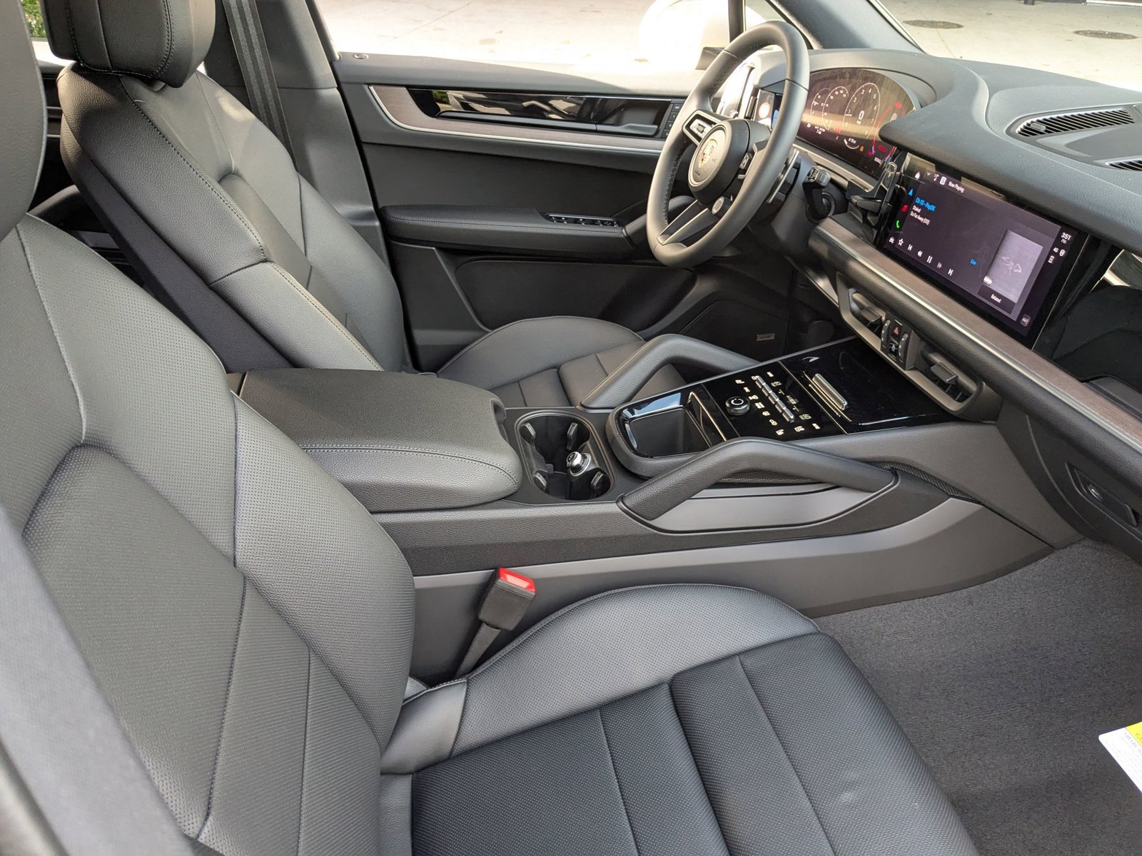 Certified 2026 Porsche Cayenne AWD/4WD image 25