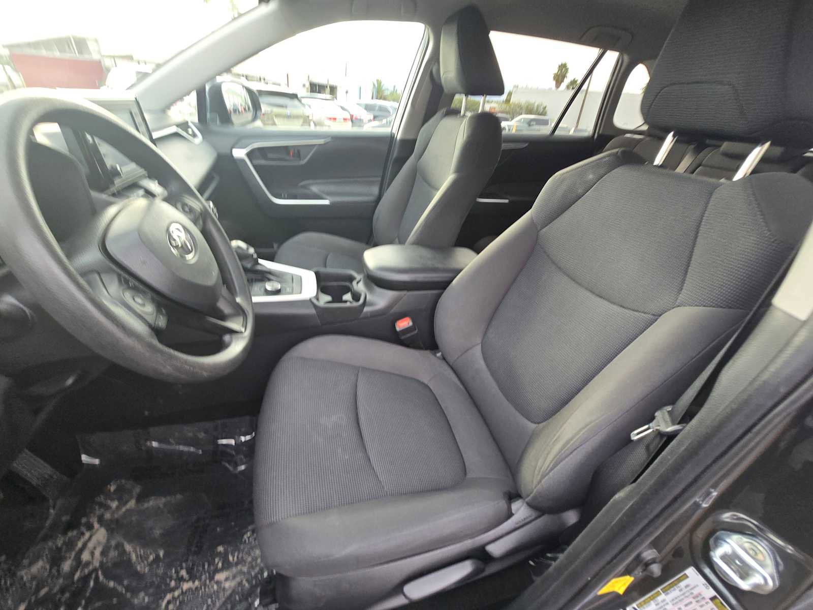 Used 2021 Toyota RAV4 LE image 22