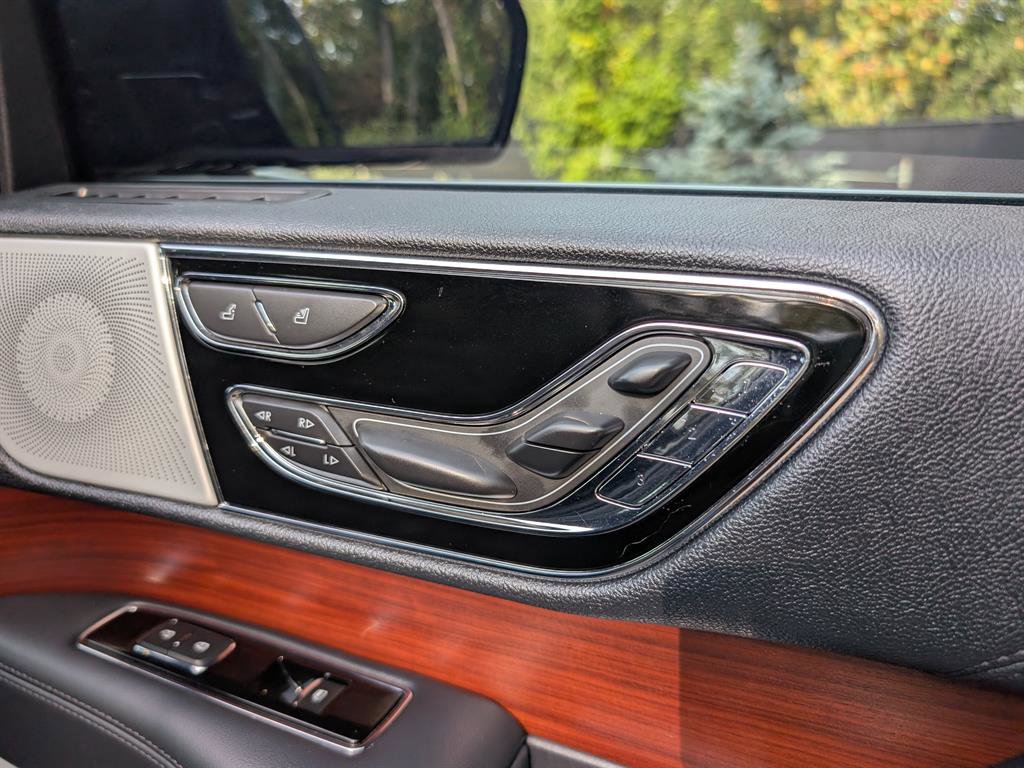 Used 2022 Lincoln Navigator Reserve image 11