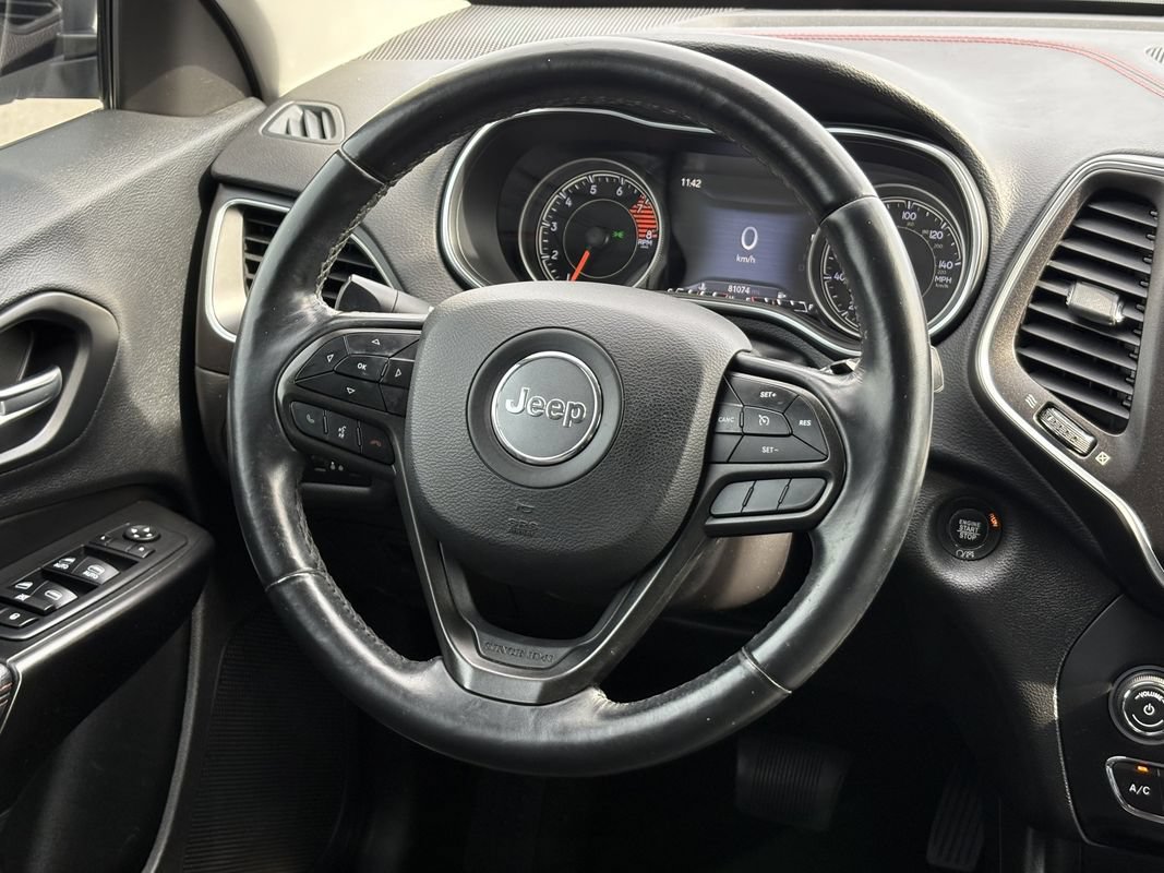 Used 2019 Jeep Cherokee Trailhawk AWD/4WD image 13