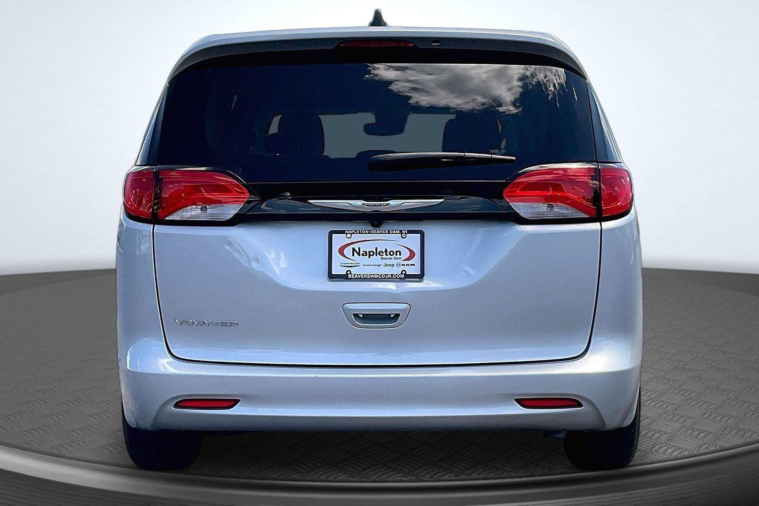 Used 2024 Chrysler Voyager LX FWD image 4