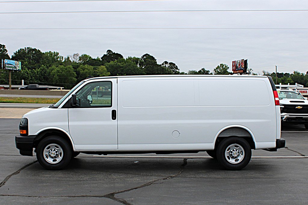 Used 2025 Chevrolet Express 2500 Extended w/ Driver Convenience Package RWD image 6