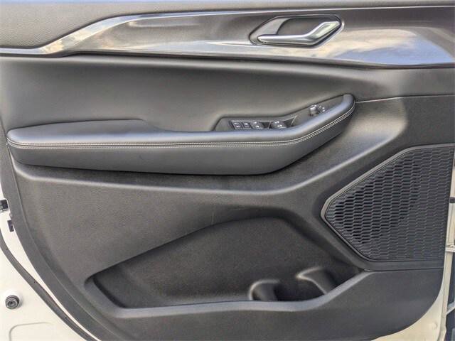 Certified 2023 Jeep Grand Cherokee Laredo image 10