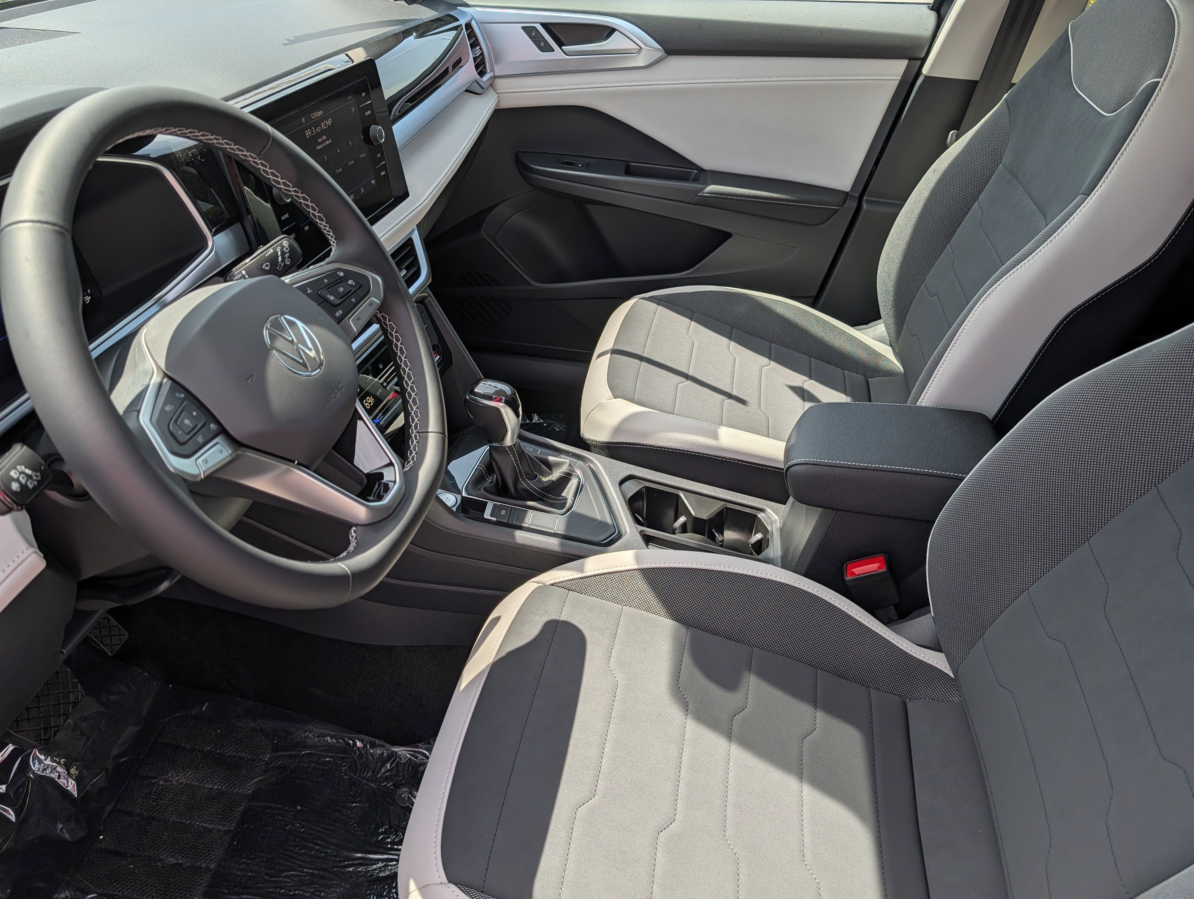 New 2026 Volkswagen Taos SE FWD image 7