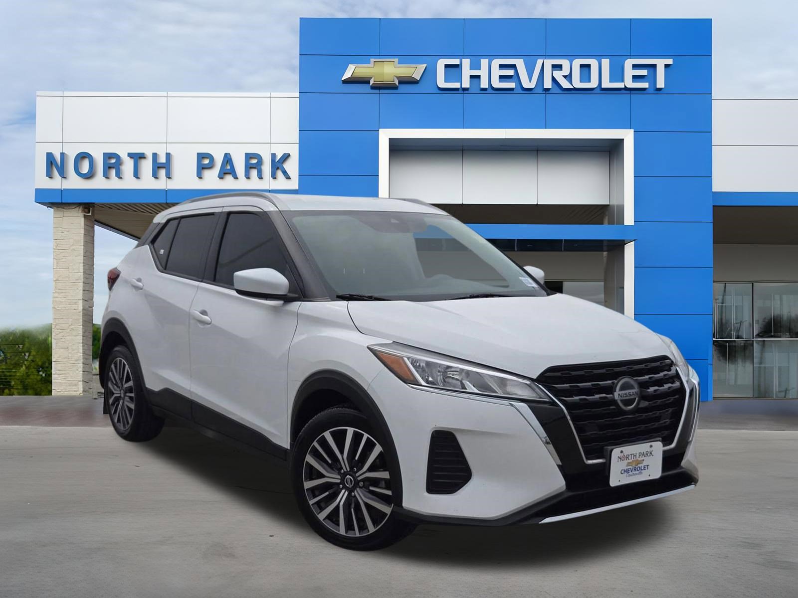 Used 2021 Nissan Kicks SV FWD image 1