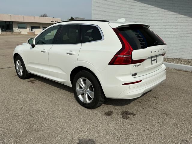 Used 2022 Volvo XC60 B5 Momentum AWD/4WD image 3