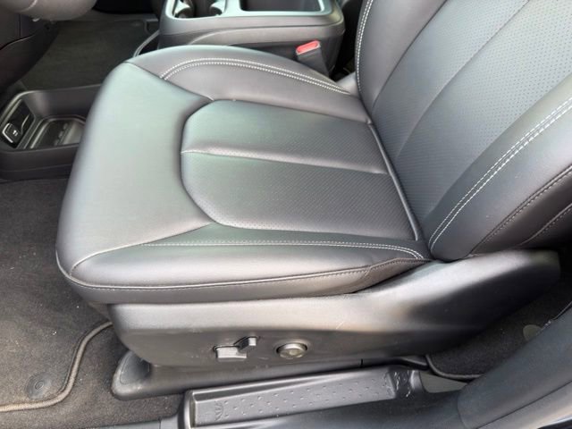 New 2026 Chrysler Pacifica Select FWD image 9