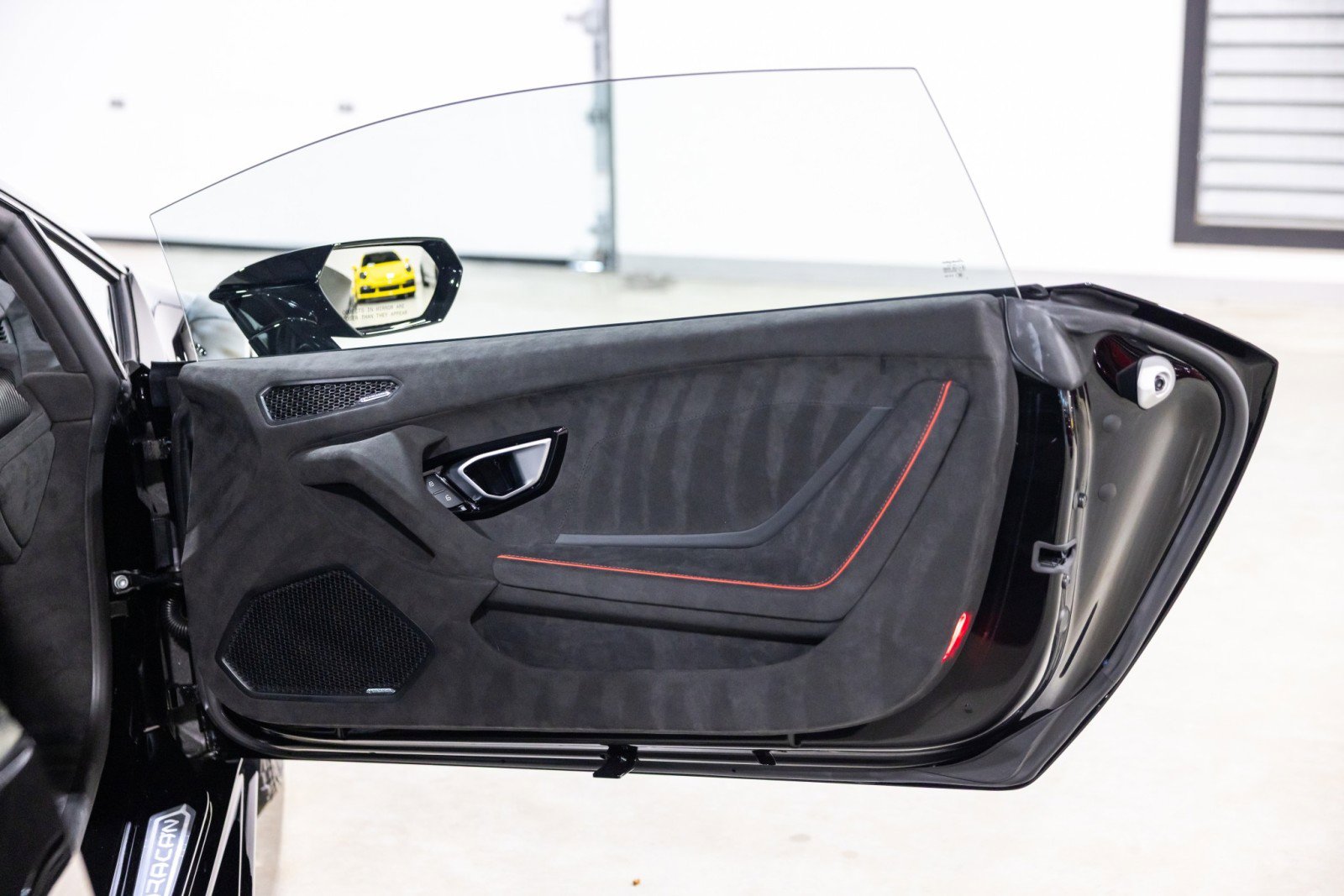 Used 2024 Lamborghini Huracan Sterrato AWD/4WD image 28