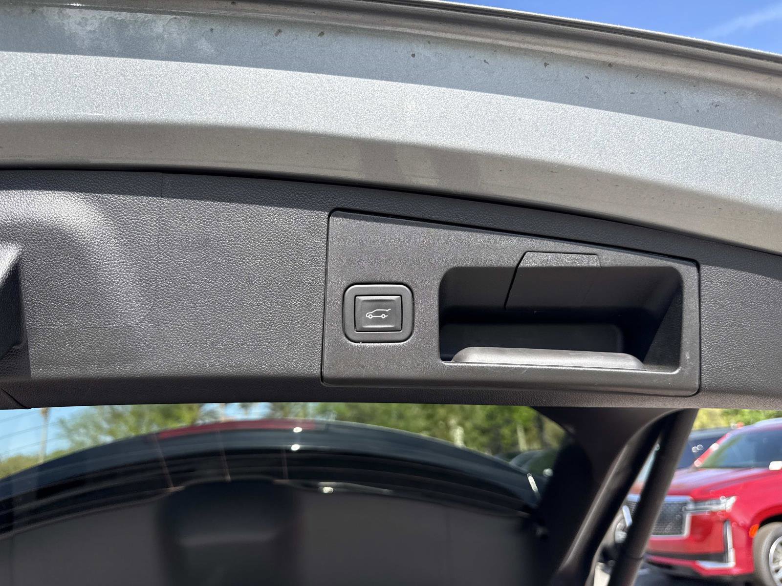 Used 2025 Cadillac XT4 Premium Luxury FWD image 12