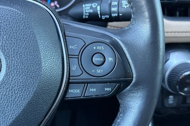 Used 2021 Toyota RAV4 XLE w/ Convenience Package AWD/4WD image 30