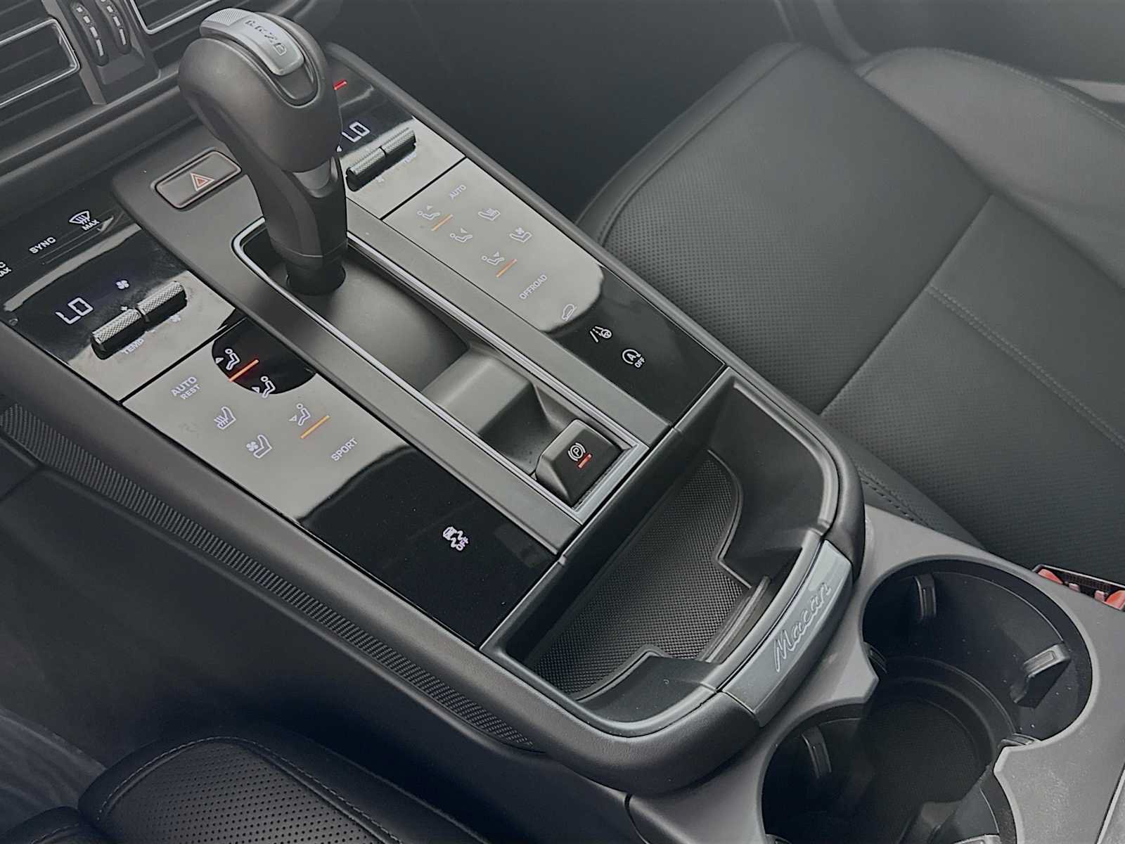 Certified 2026 Porsche Macan AWD/4WD image 20