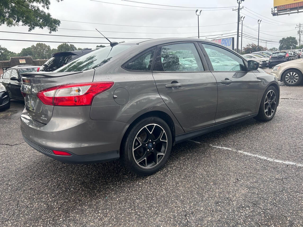 Used 2012 Ford Focus SE w/ SE Sport Pkg image 8