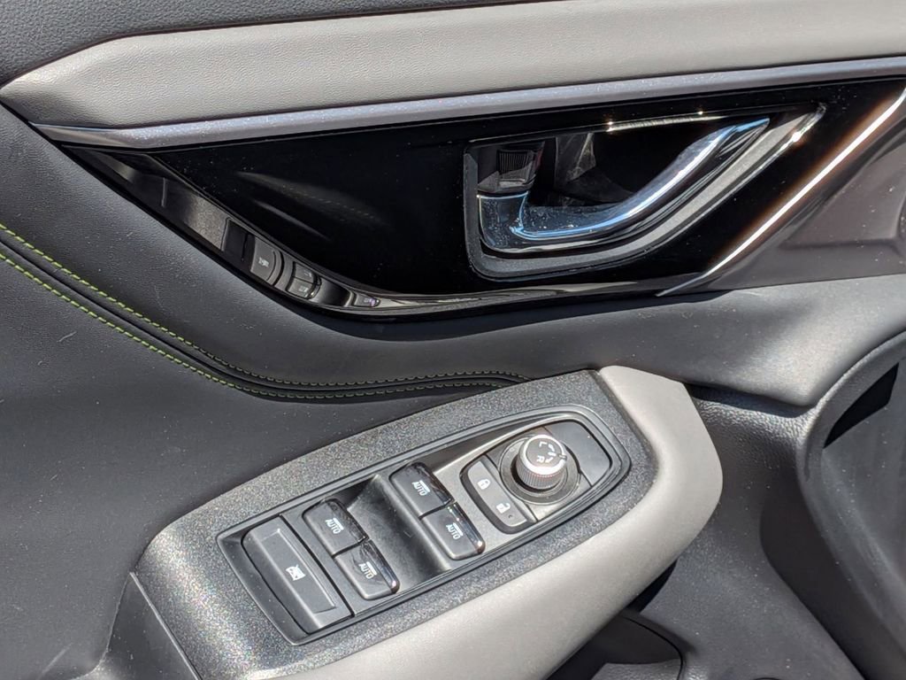 Used 2025 Subaru Outback Onyx Edition image 13