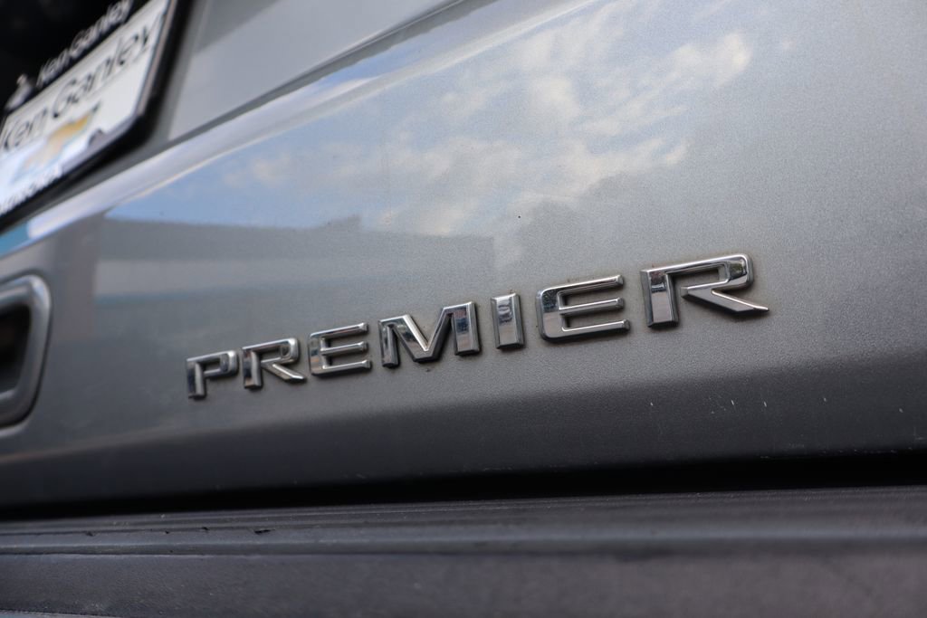 Used 2023 Chevrolet Suburban Premier image 38