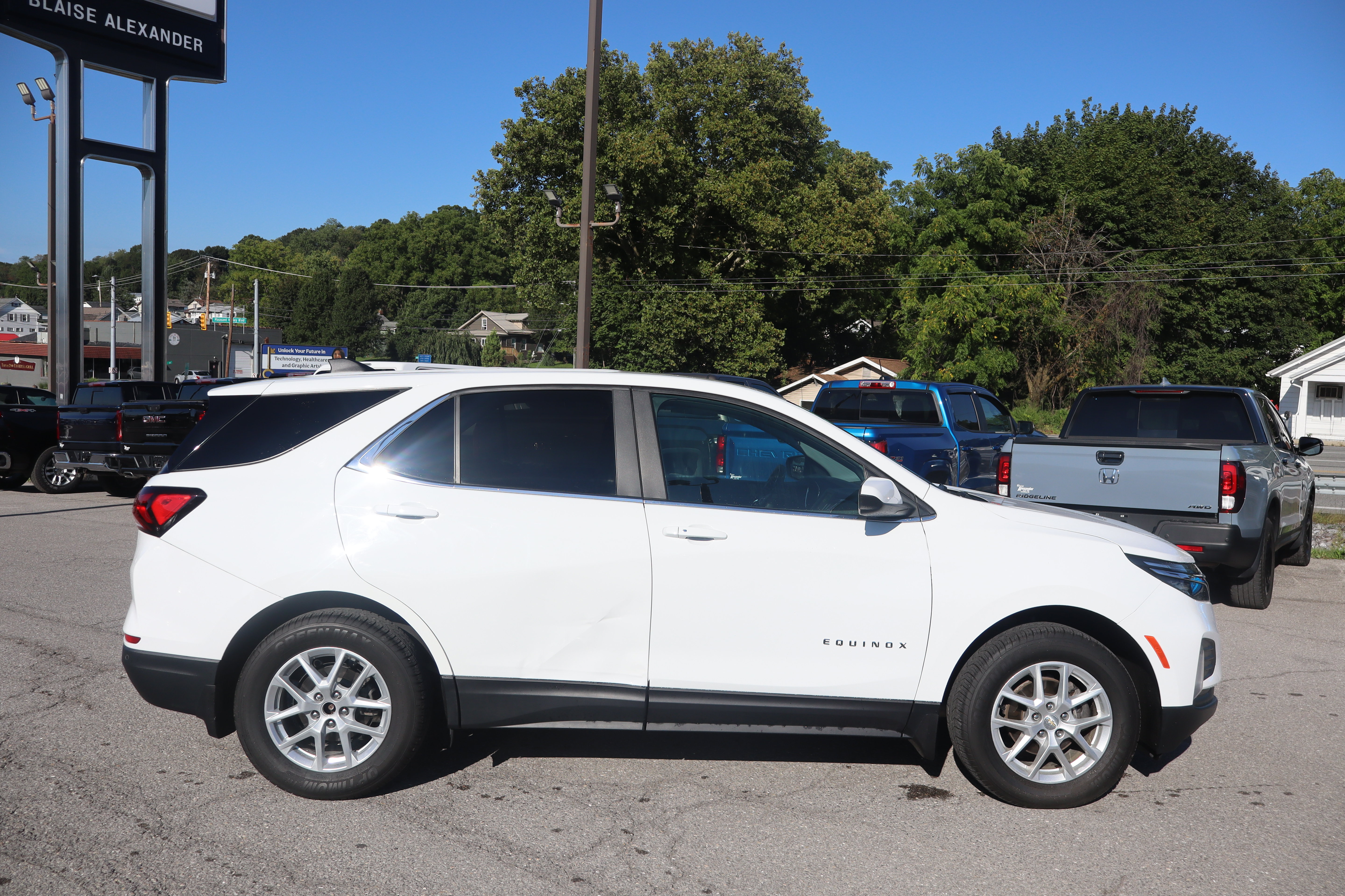 Used 2023 Chevrolet Equinox LT w/ LPO, Floor Liner Package AWD/4WD image 2