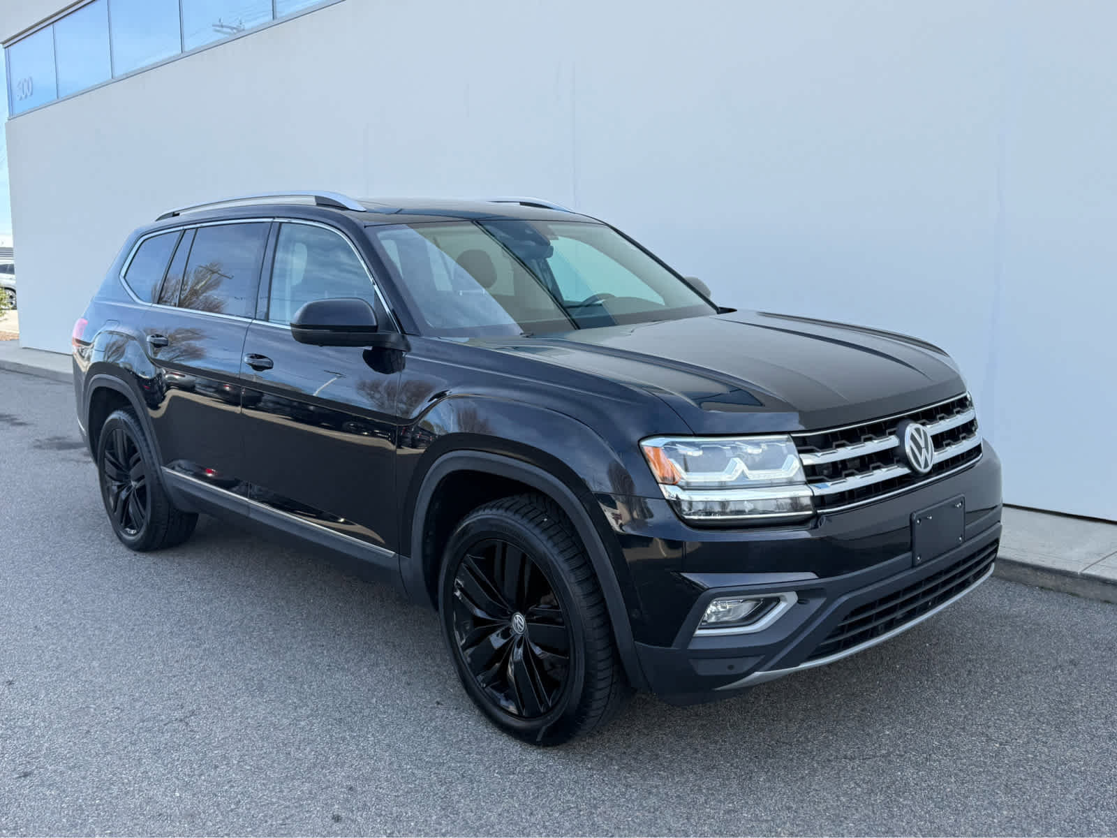 Used 2018 Volkswagen Atlas SEL Premium image 2