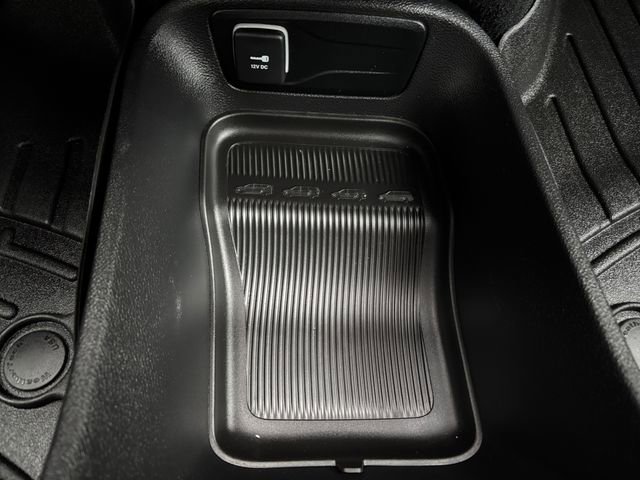 Used 2024 Chrysler Pacifica Touring image 24