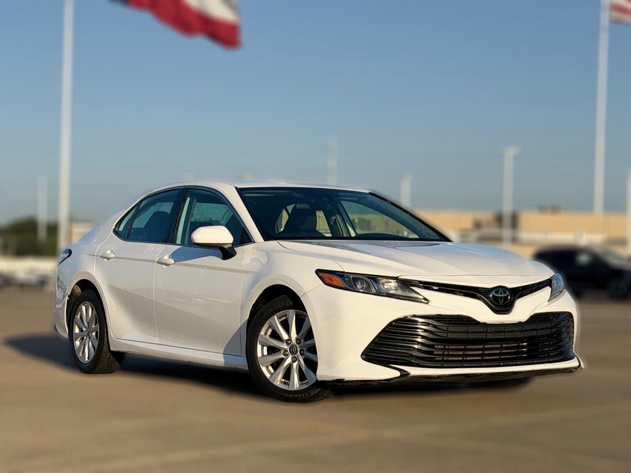 Used 2020 Toyota Camry LE AWD/4WD image 2