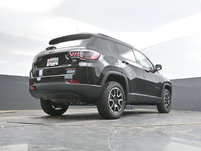 New 2026 Jeep Compass Trailhawk AWD/4WD image 40