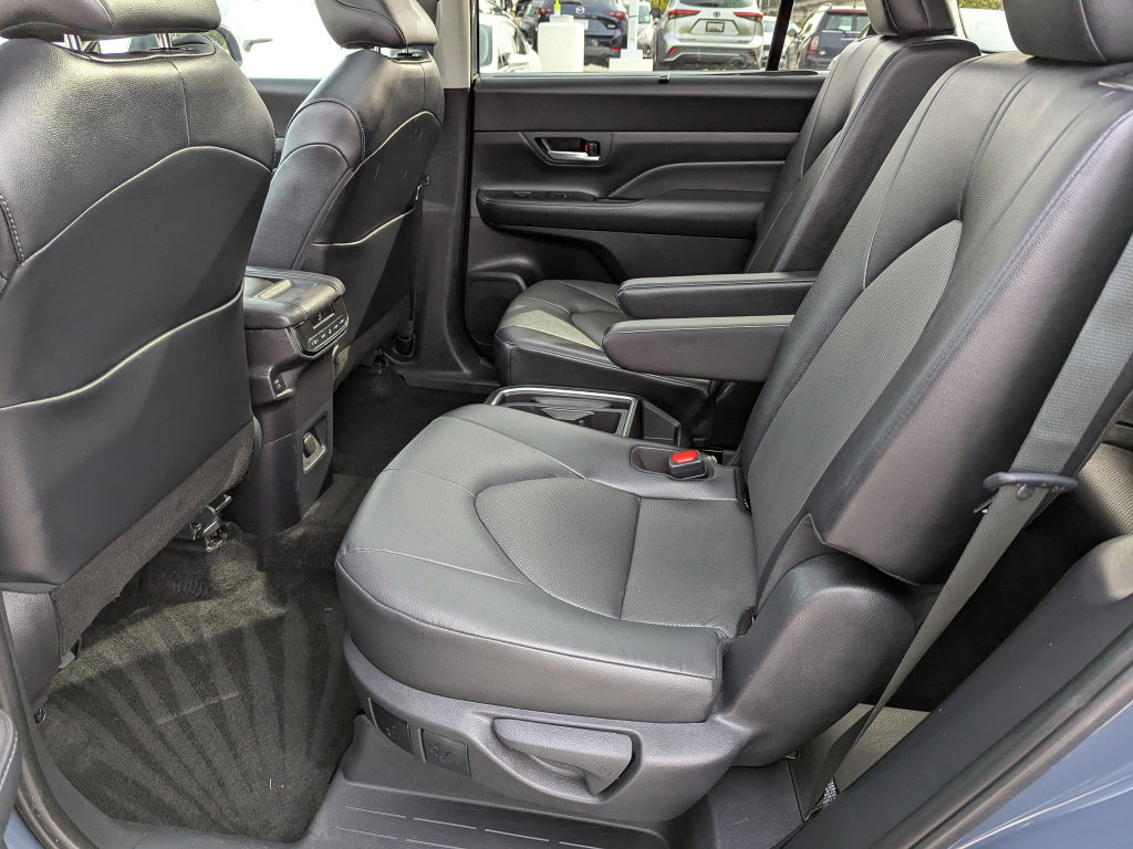 Used 2025 Toyota Grand Highlander AWD image 43