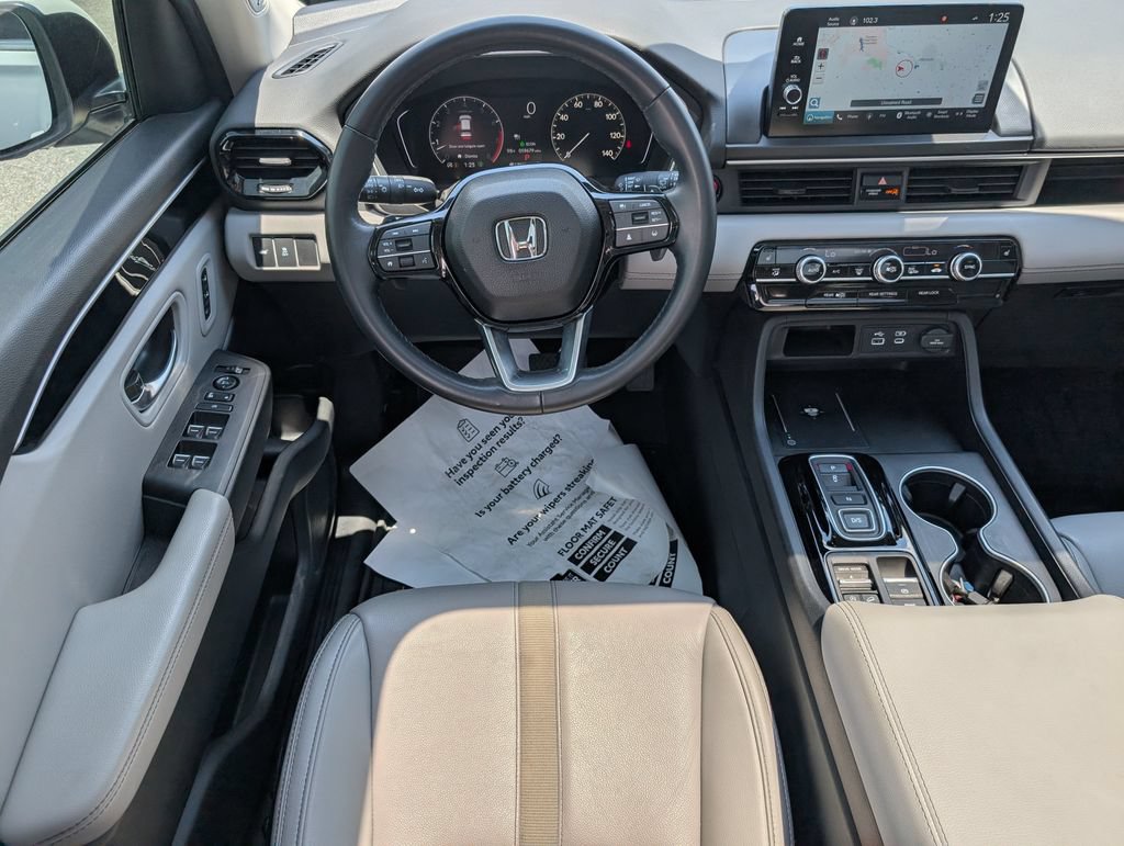 Used 2025 Honda Pilot Touring image 27