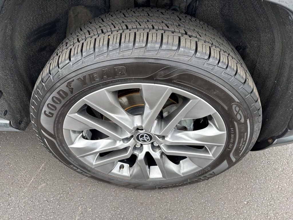 Used 2022 Toyota RAV4 XLE Premium image 13