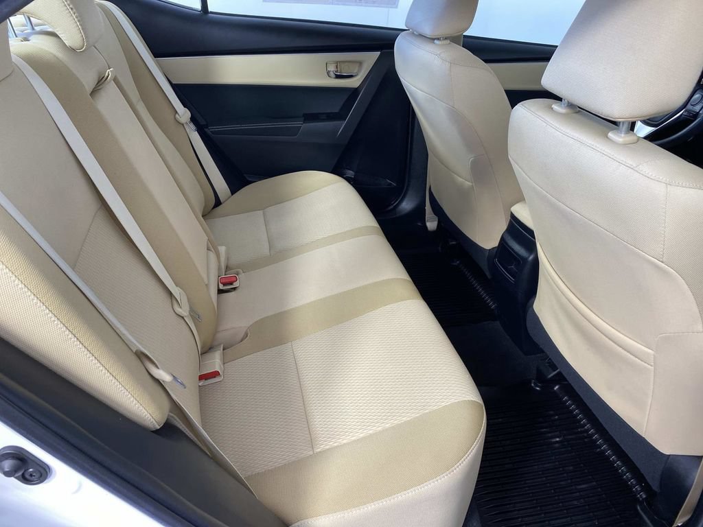 Used 2018 Toyota Corolla LE FWD image 12