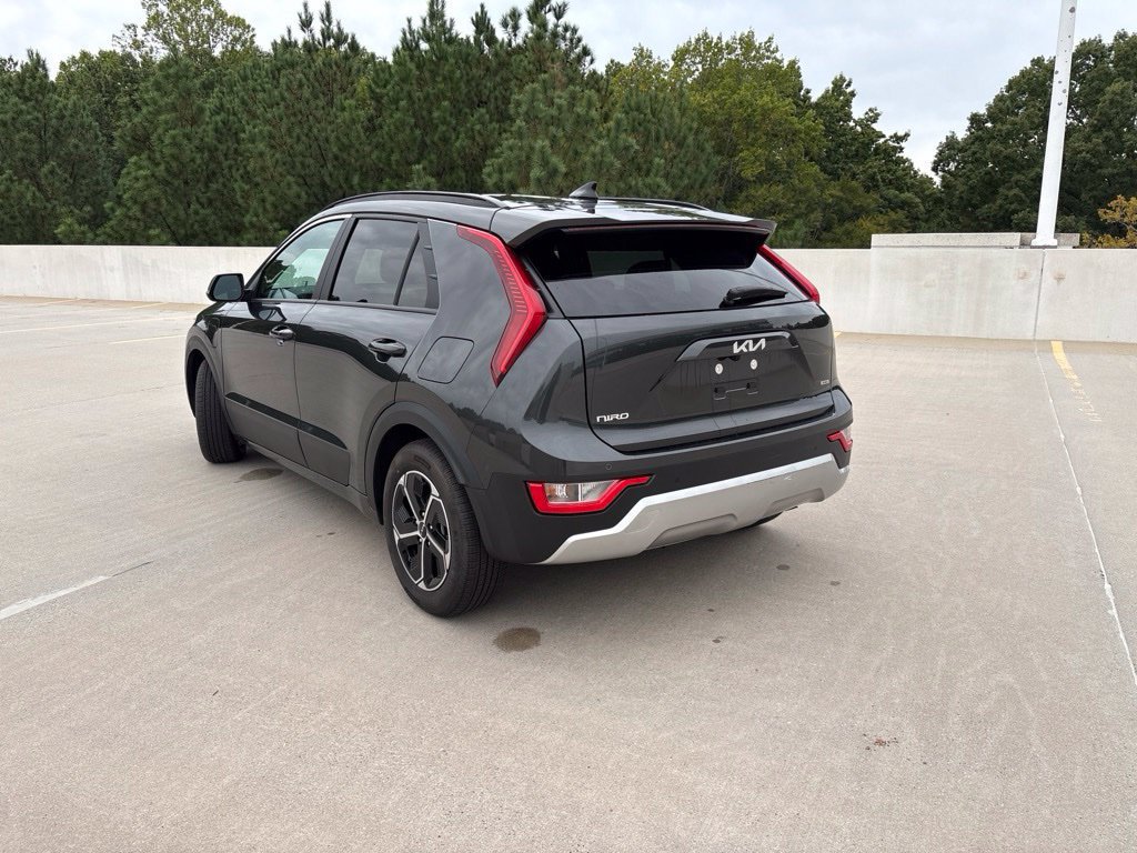 Used 2023 Kia Niro EX FWD image 2