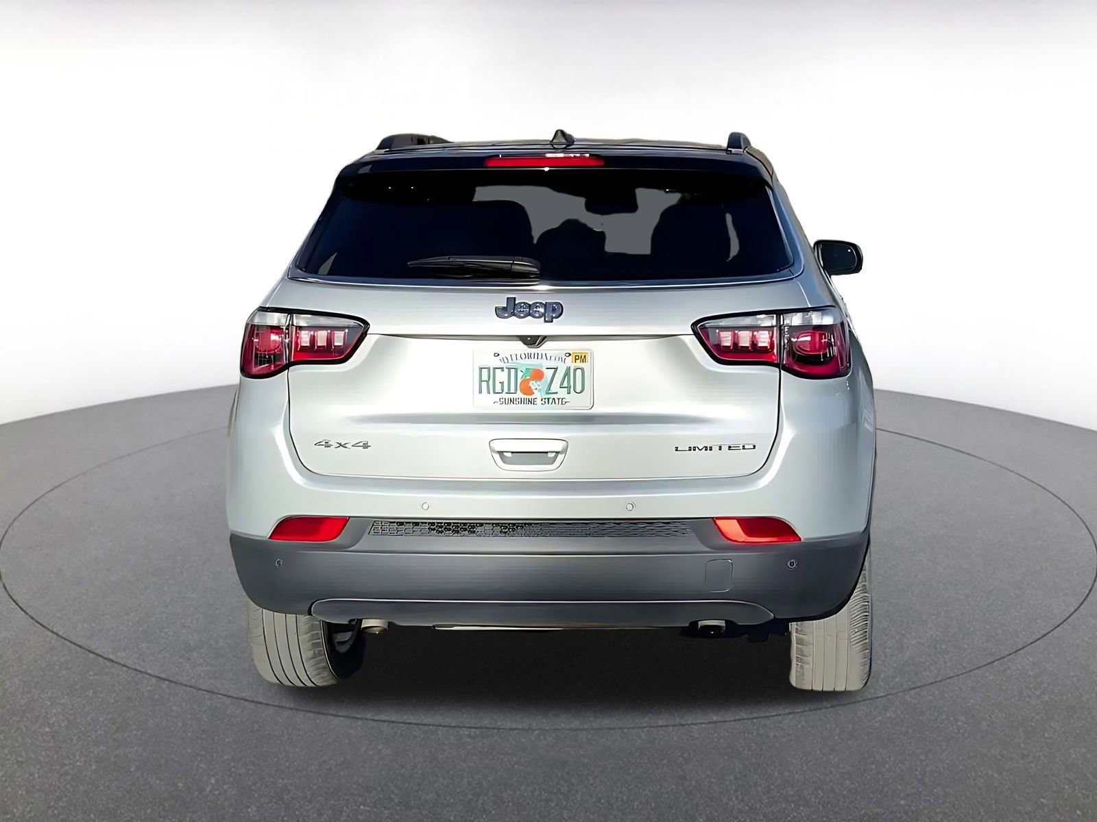 Used 2025 Jeep Compass Limited image 12