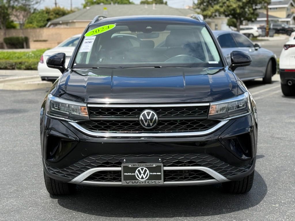 Used 2024 Volkswagen Taos SE image 3