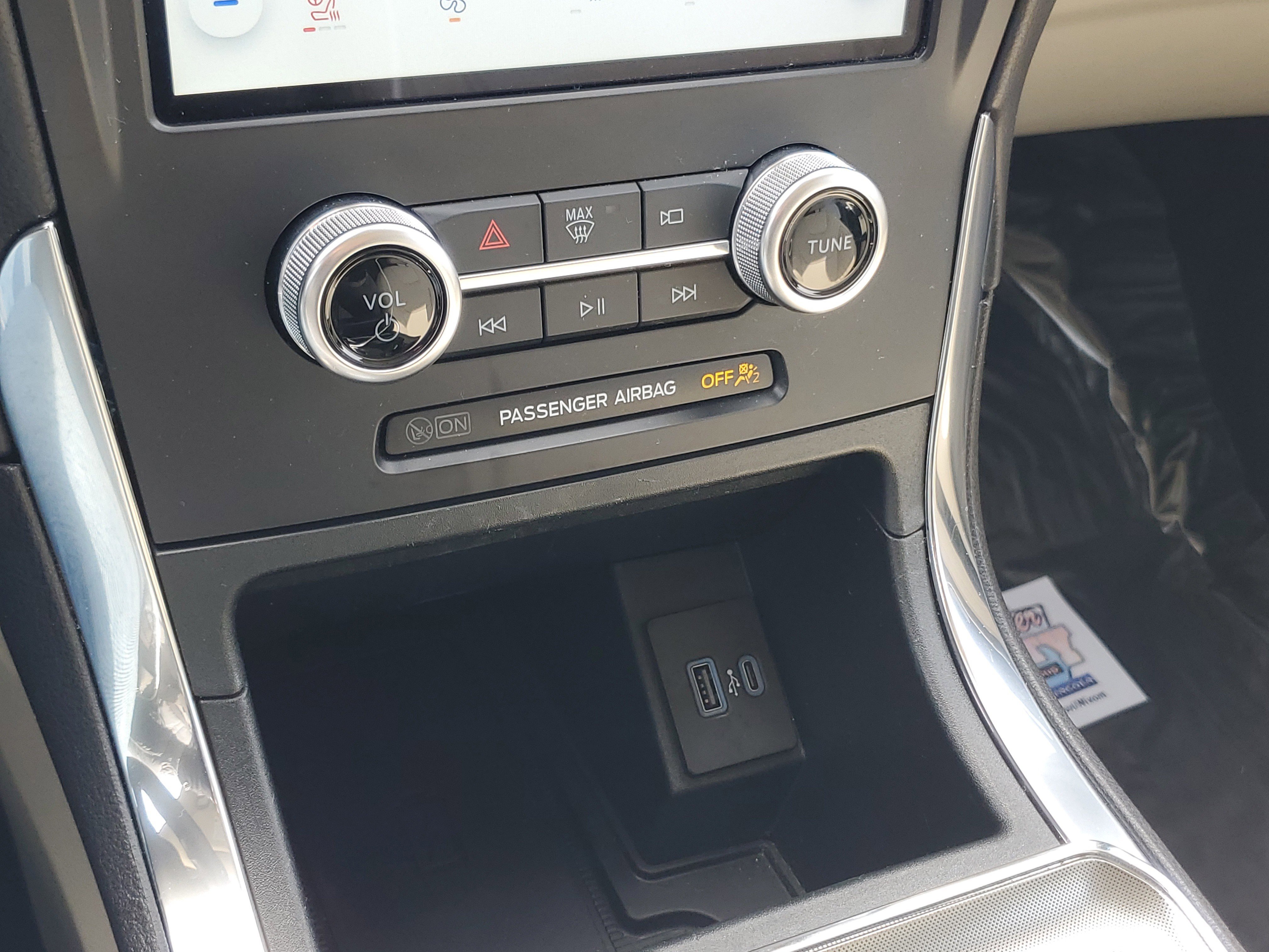 Used 2024 Ford Edge Titanium w/ Equipment Group 301A AWD/4WD image 19