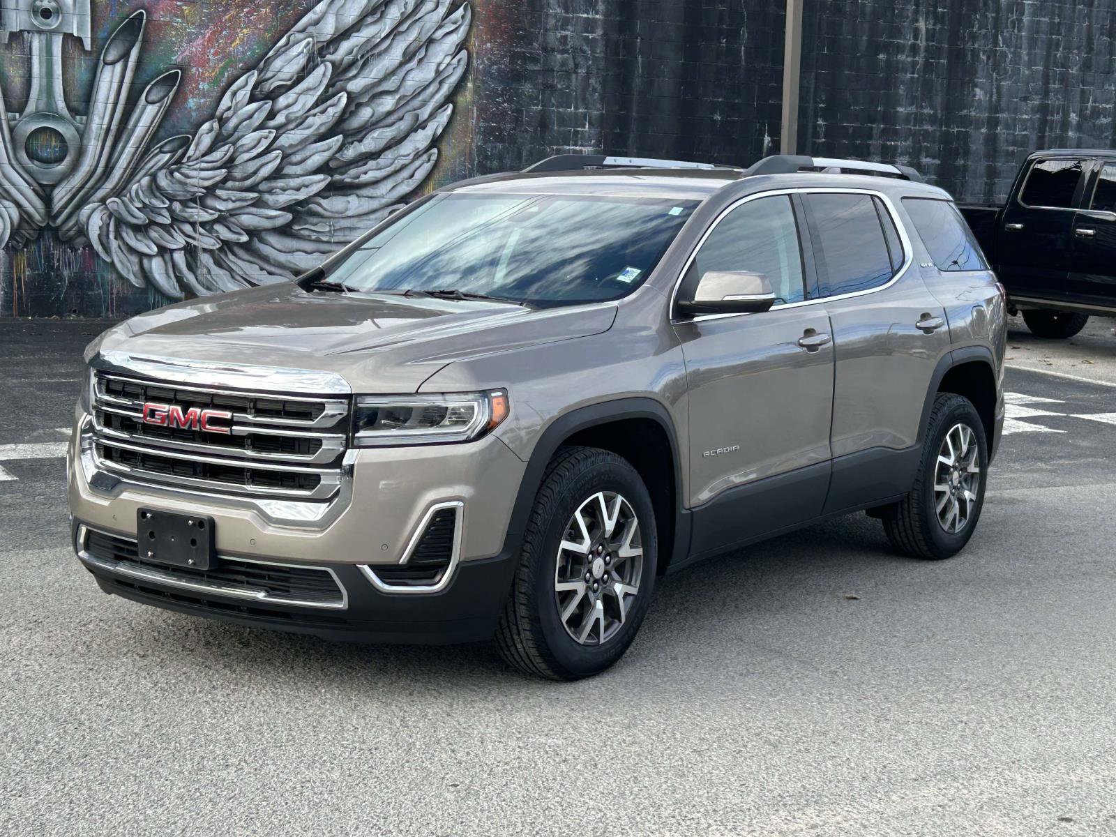 Used 2023 GMC Acadia SLE w/ Driver Convenience Package image 7