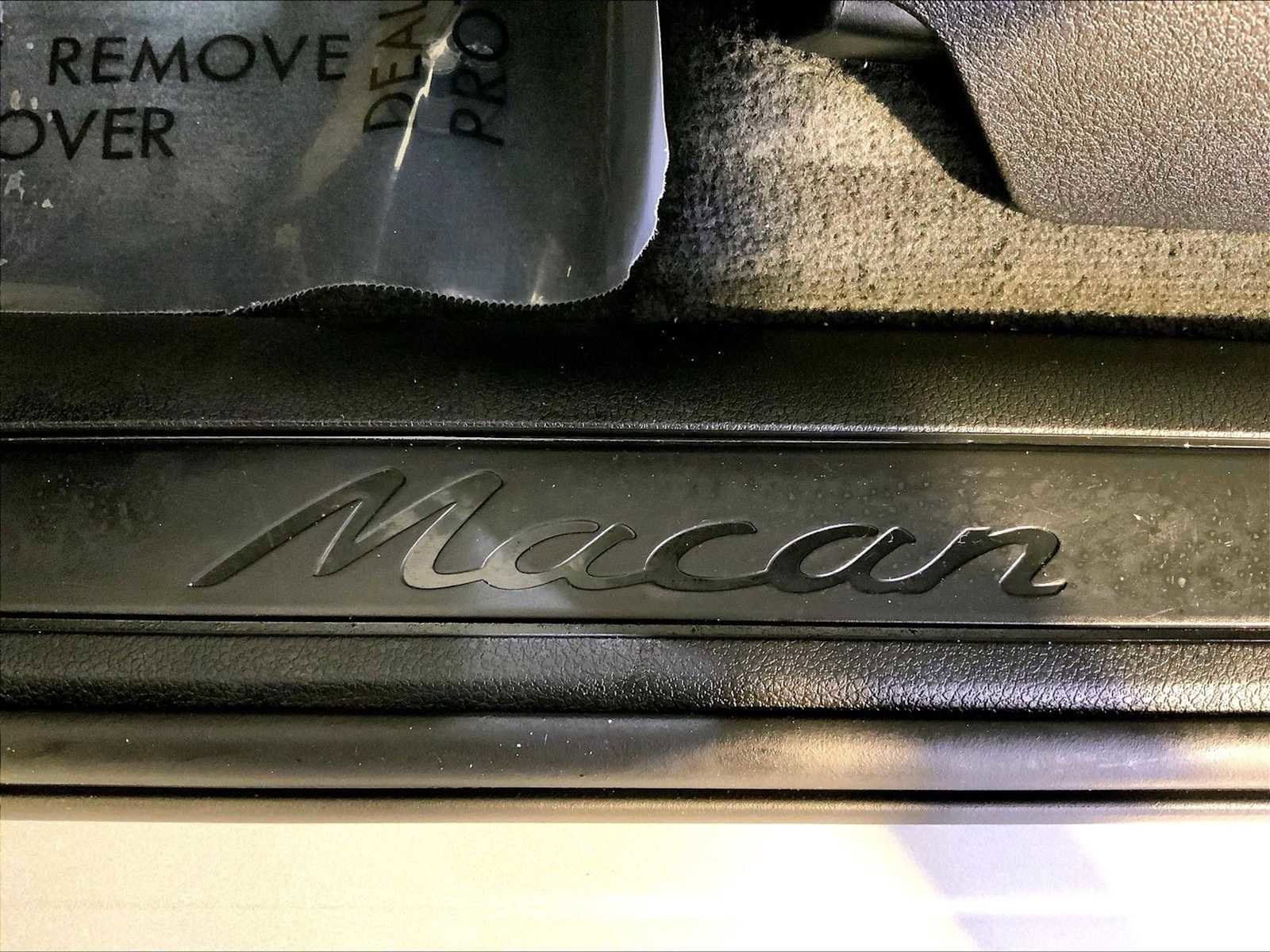 Certified 2025 Porsche Macan AWD/4WD image 19