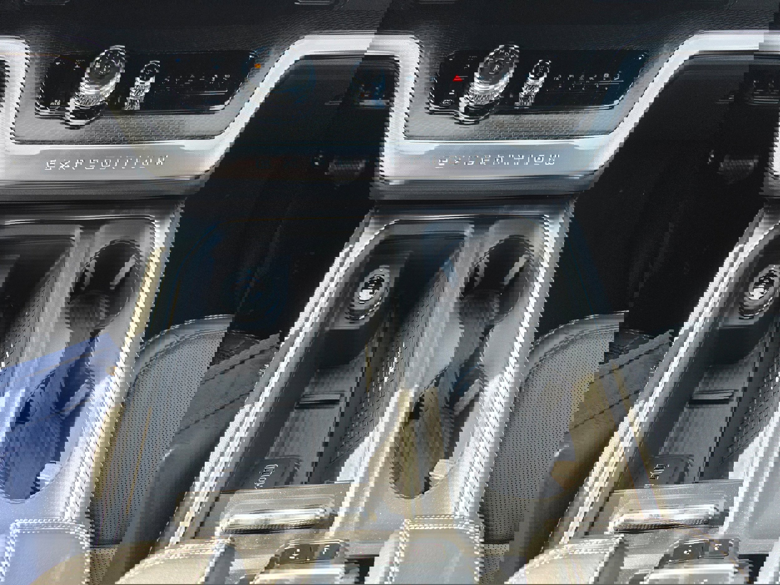 New 2025 Ford Expedition Max Platinum w/ Stealth Performance Package image 15