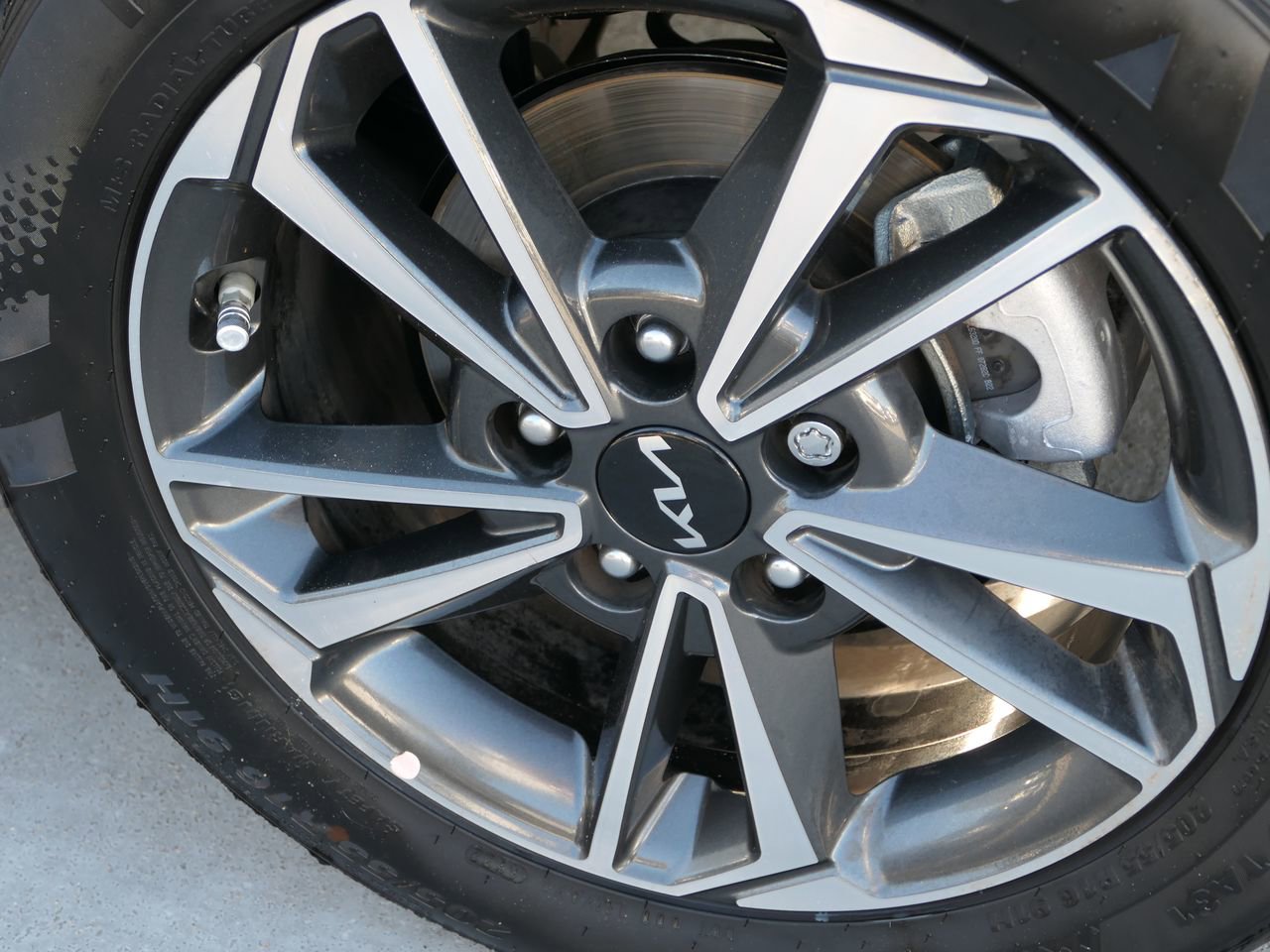 Used 2023 Kia Forte LXS image 11