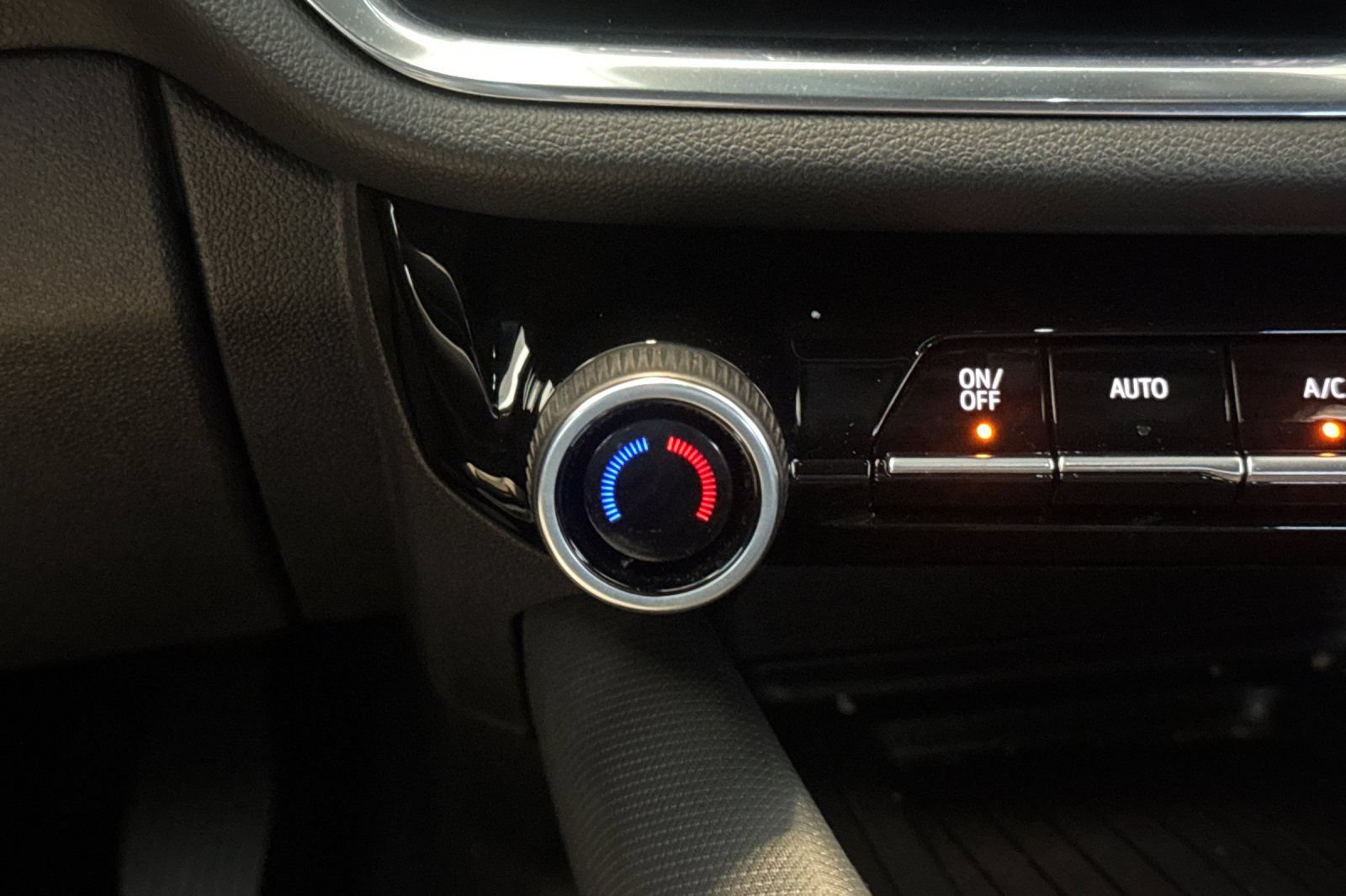 Used 2024 Chevrolet Equinox EV LT FWD image 27