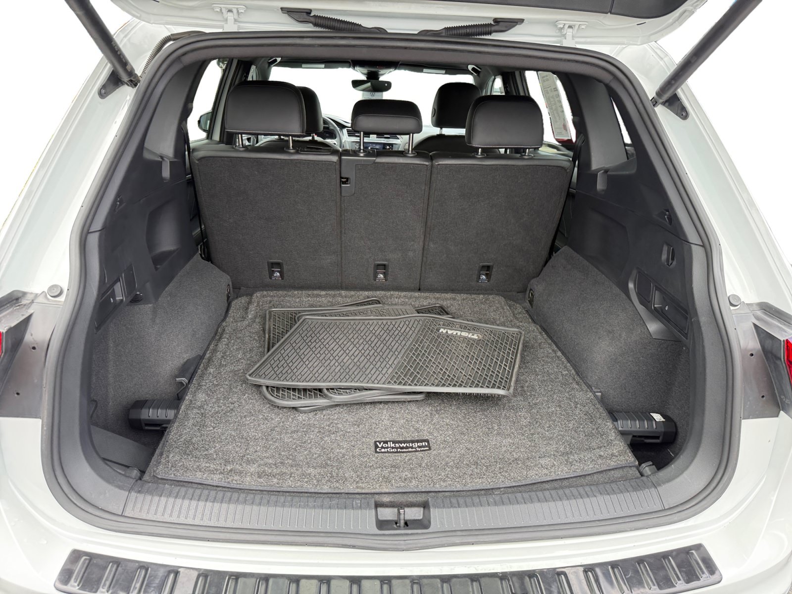 Certified 2023 Volkswagen Tiguan SEL R-Line AWD/4WD image 17
