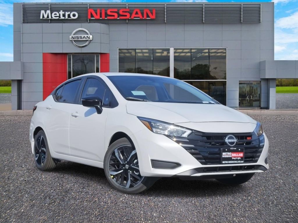 New 2025 Nissan Versa SR w/ Trunk Package