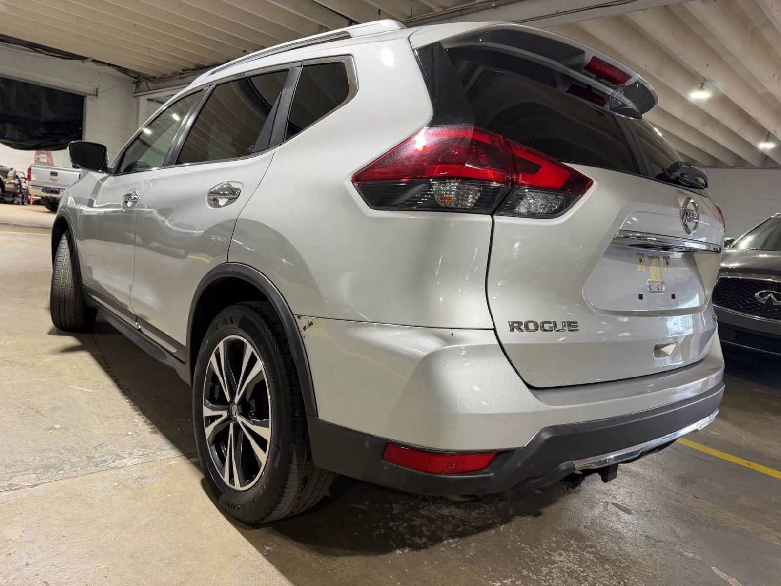 Used 2018 Nissan Rogue SL AWD/4WD image 3
