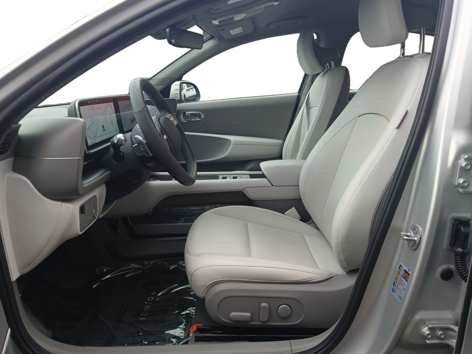 Used 2025 Hyundai Ioniq 6 SEL image 9