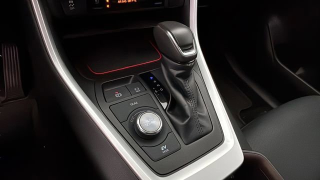 Used 2023 Toyota RAV4 Limited image 30