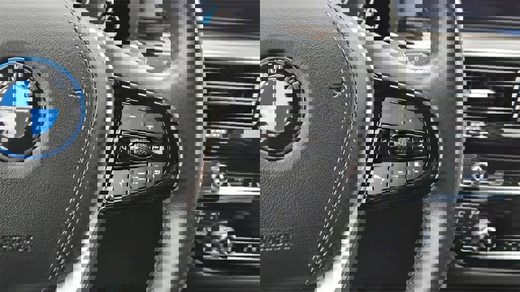 Used 2022 BMW 530e w/ Premium Package image 11