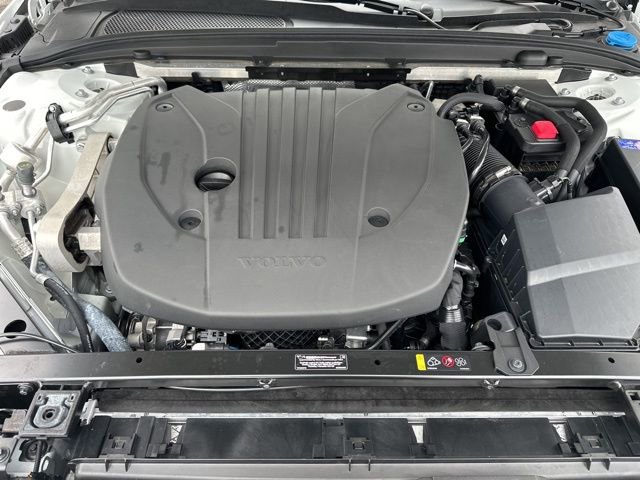 Certified 2025 Volvo V60 B5 Cross Country Plus image 34