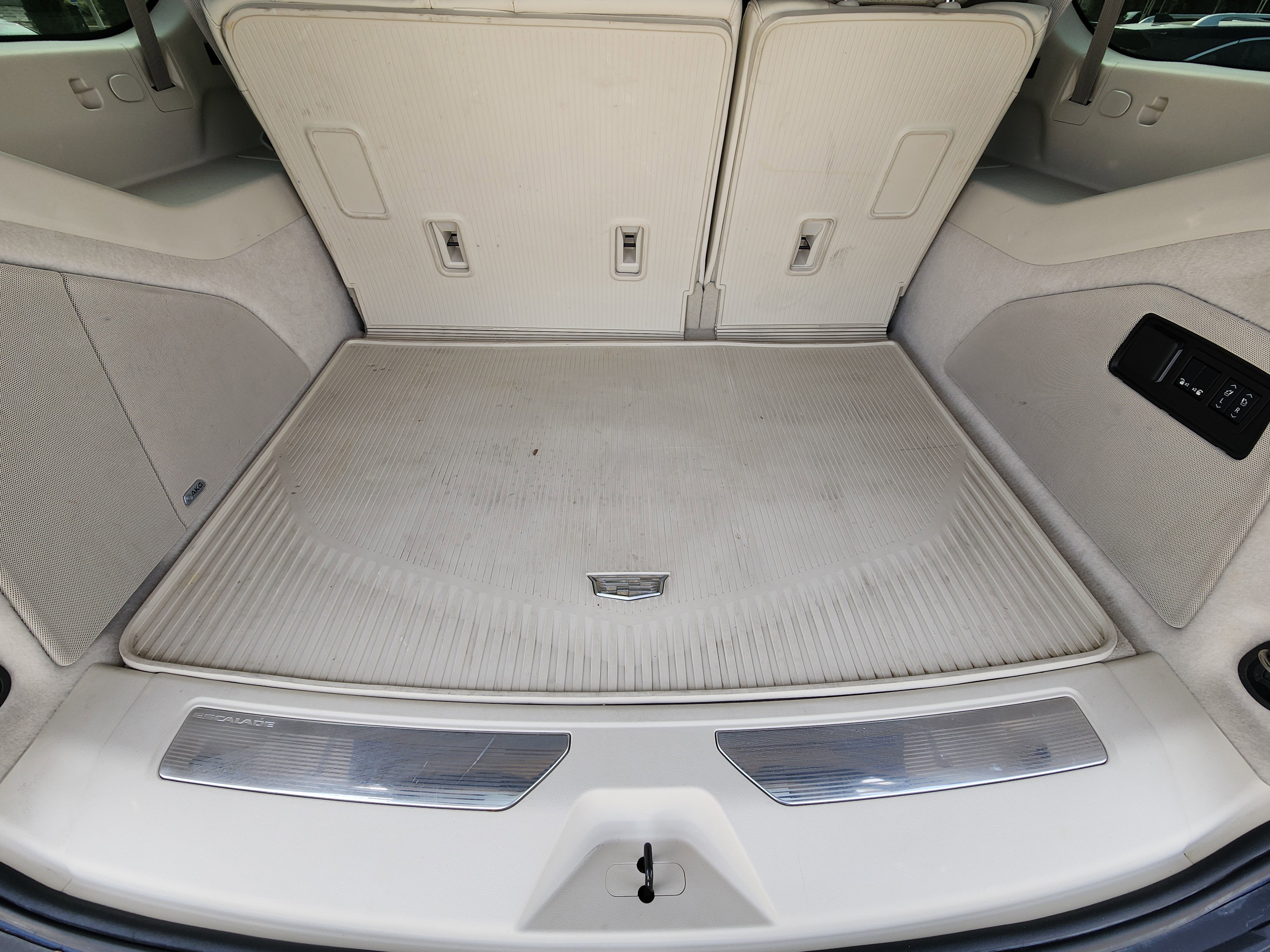 Used 2025 Cadillac Escalade ESV Sport Platinum image 40